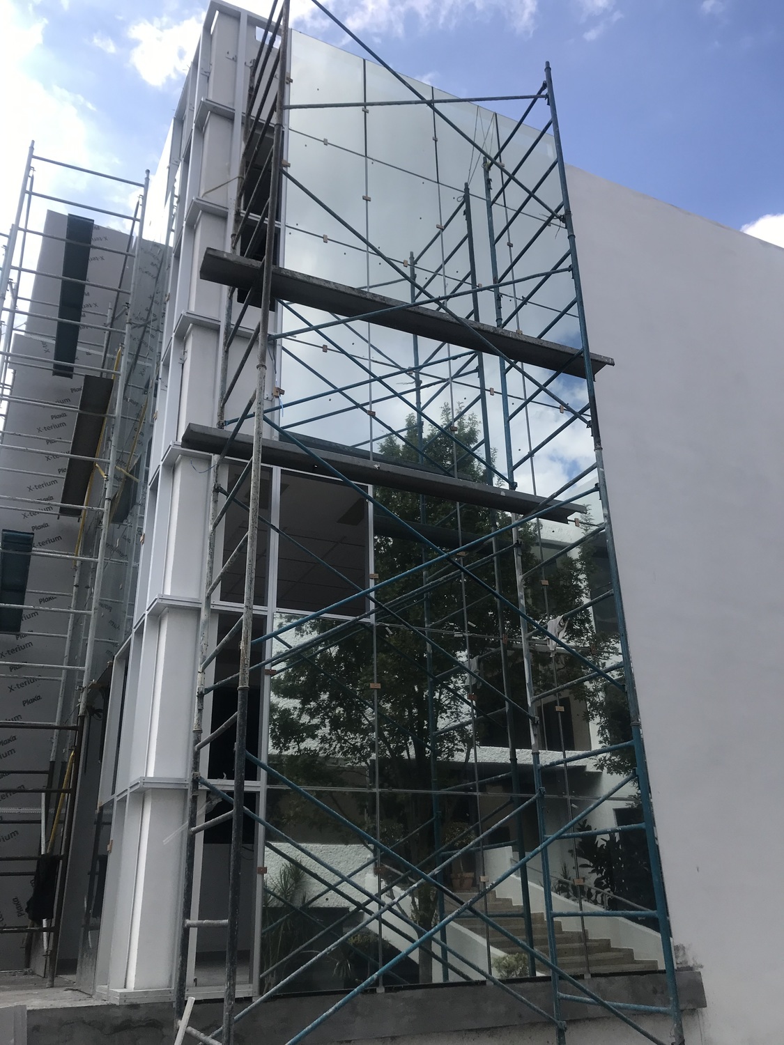 <span style="font-weight: bold;">Silver exterior 50,35,20</span> 